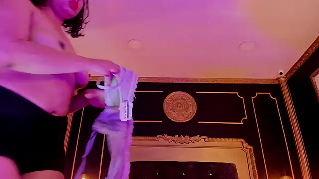 Naomi_Thorne live sex cam