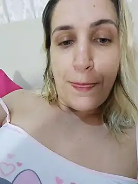 Bia_sexynovaes live sex cam