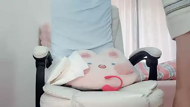 Eloise131499 live sex cam