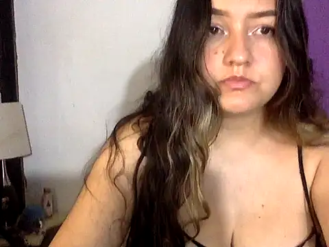 hilarymilky live sex cam
