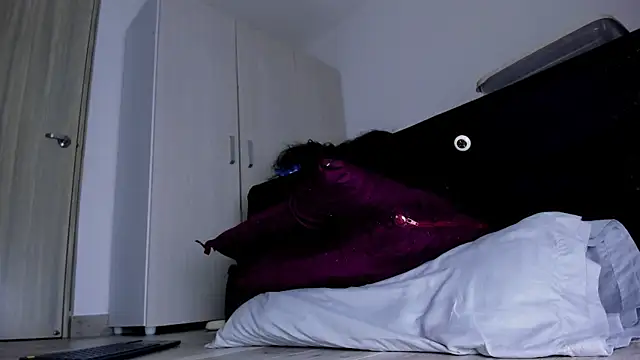 Skarleth69 live sex cam