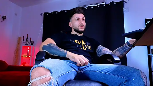 MightyAaron66 live sex cam