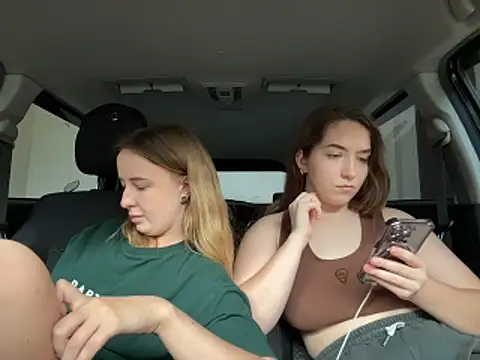 Nura_n_Sarah live sex cam