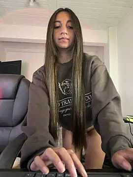 aly_golden_ live sex cam