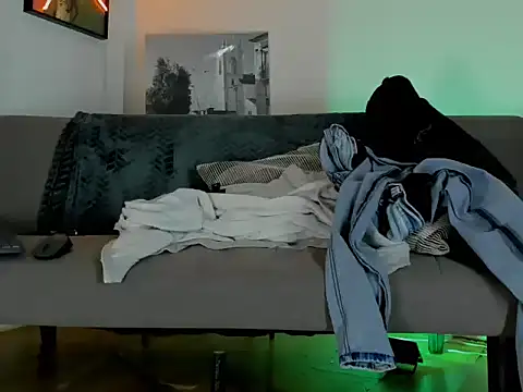 tuyo1995 live sex cam