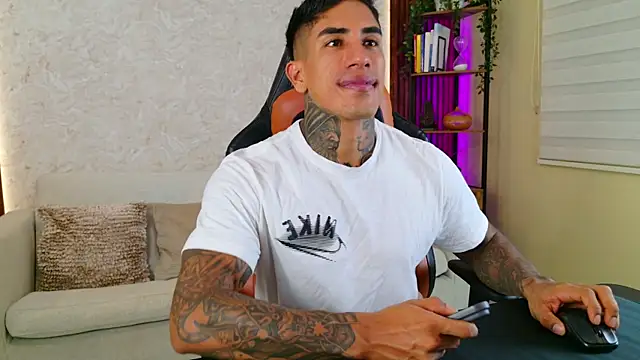AdanReilly live sex cam