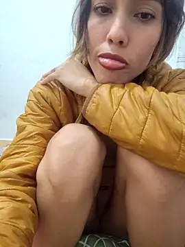 Lilo-skinny live sex cam