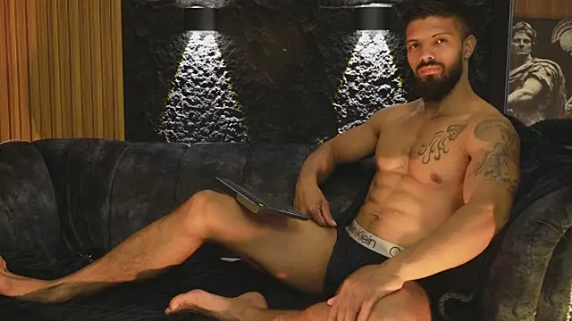 DannSaenz live sex cam