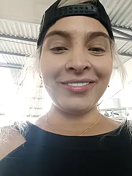 Belinda-Naughty live sex cam