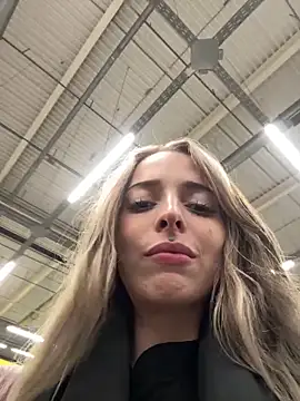 LoraaDoll live sex cam
