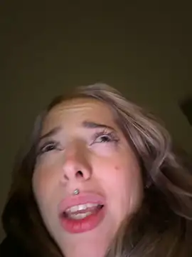 LoraaDoll live sex cam
