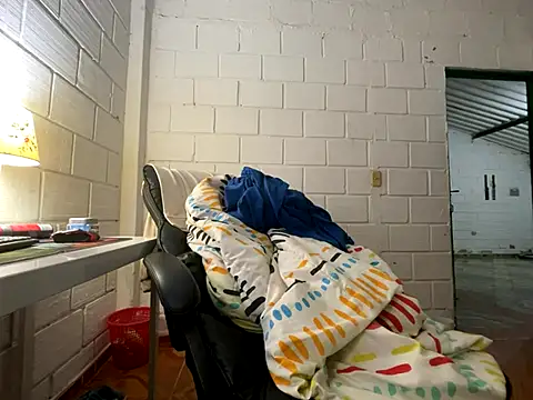 Max_TheHorseDick live sex cam