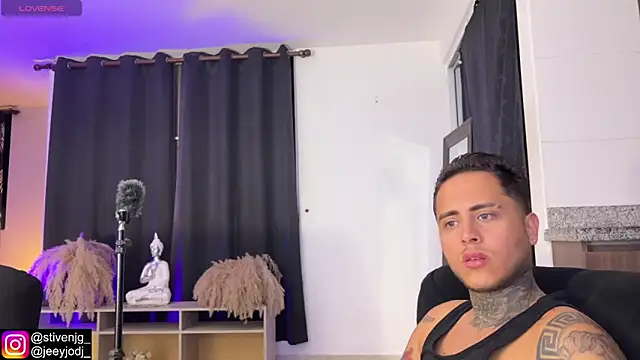 tattoguys_cums live sex cam