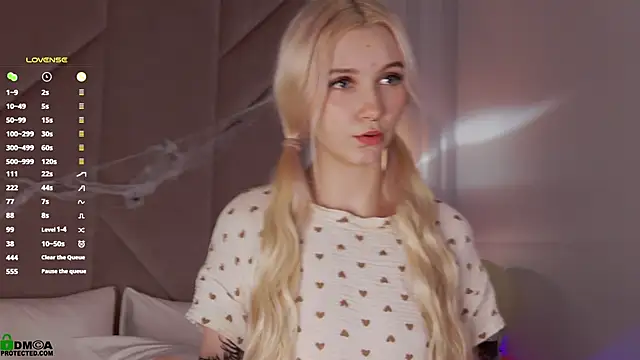 SaraHearts live sex cam