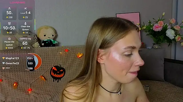 ElizaPurrr live sex cam