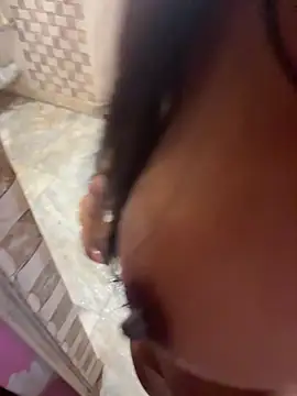 RedQQueen live sex cam