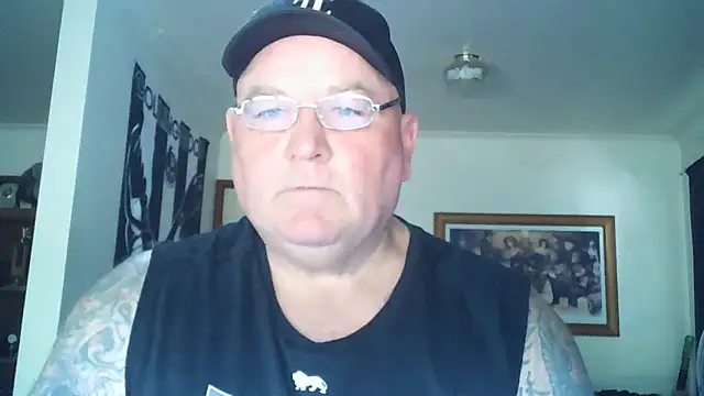 KINKYBLUEYES69 live sex cam