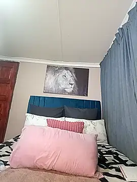 Queen-Chocolate live sex cam