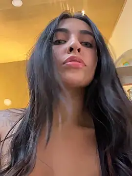 DaphneUwu live sex cam
