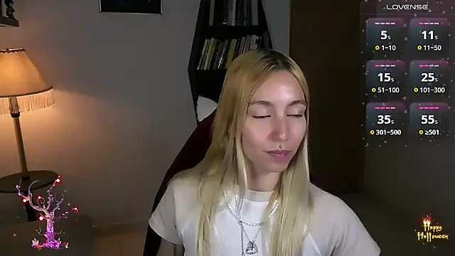 Saucy_Jenn's web cam