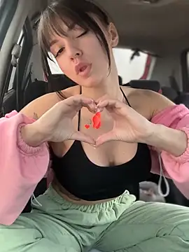 JulliaVegas live sex cam