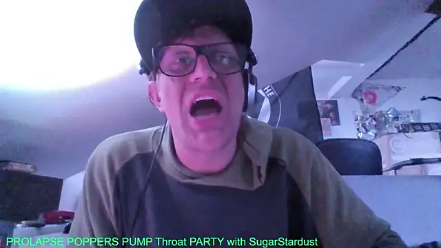 Bigthroaterboy live sex cam