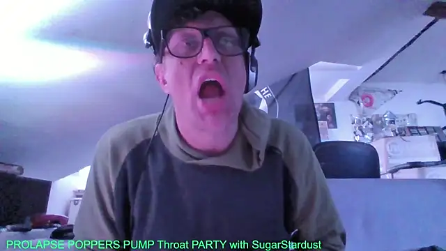 Bigthroaterboy live sex cam