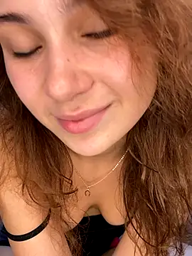 QuitieLia live sex cam