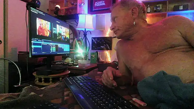Pussyeat2please live sex cam