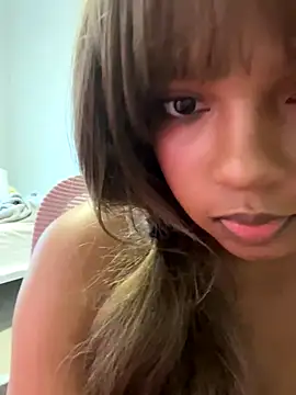 AwkwardJasminee live sex cam
