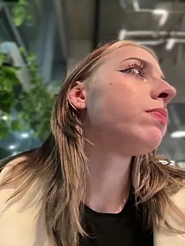 LoraaDoll live sex cam