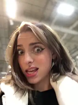 LoraaDoll live sex cam