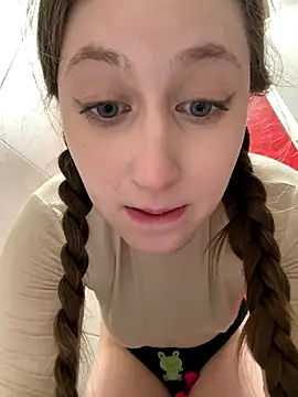 FroggyAnna live sex cam