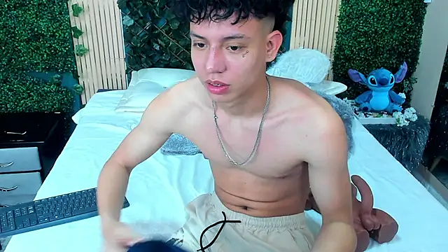 JoseLucian live sex cam