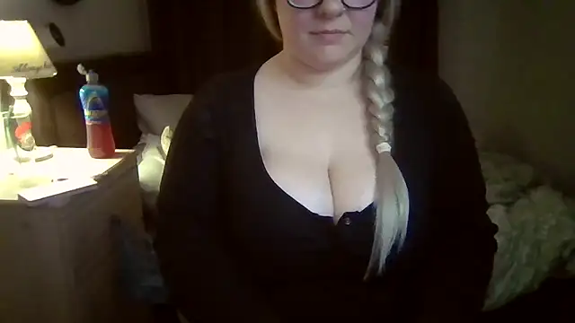 IvyWifey's cam snapshot