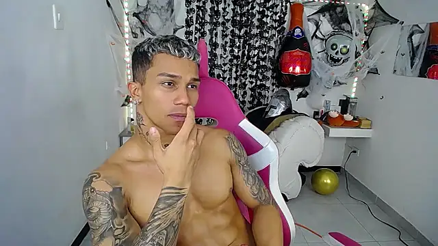 Leonard_Price live sex cam