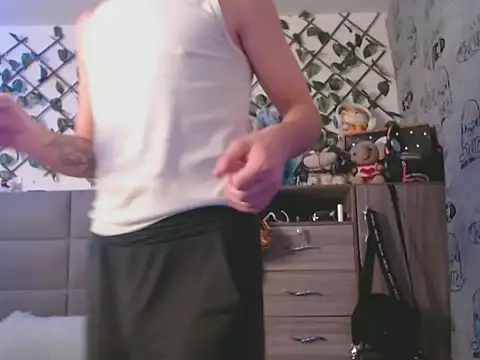 MarceloMilk live sex cam