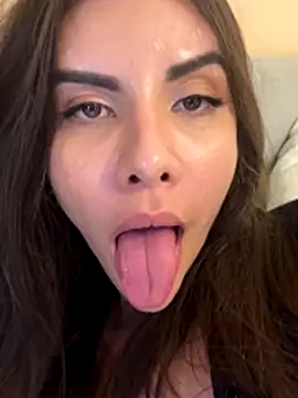 Thaylla_sophiiia live sex cam