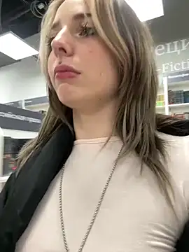 LoraaDoll live sex cam