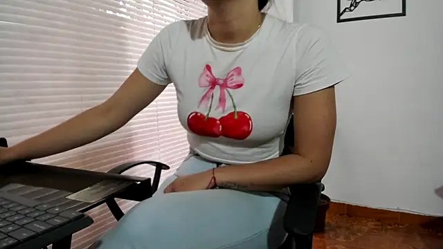 merlinaadams_'s cam snapshot