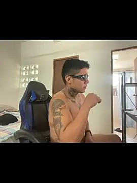 NakedMuse's cam snapshot