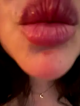 sukhakunis1 live sex cam