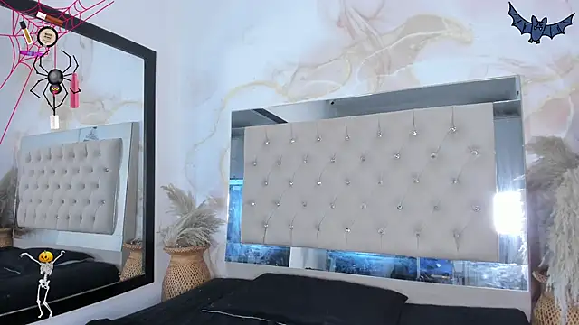 ainaah_'s cam snapshot