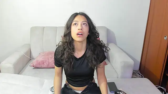 emily_jonessxx's cam snapshot