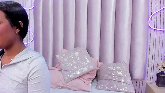 MIAROGGERS's cam snapshot