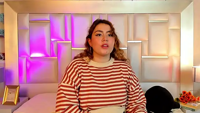 AdelaTaylor's cam snapshot