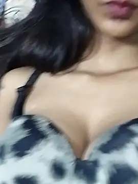 Aaliya_BigBoobs_1's cam snapshot