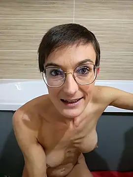 LaureLiveXX's cam snapshot