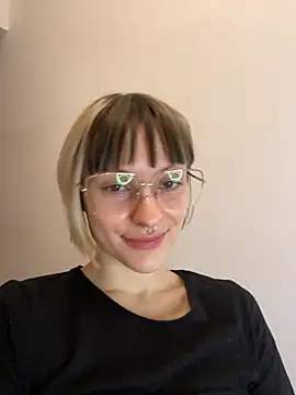 -SpiderLily's cam snapshot