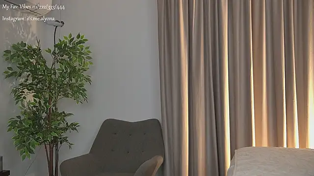 AlyonaX's cam snapshot